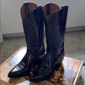 Lucchese sz 9 Black Cherry Boots